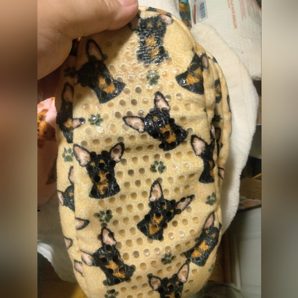 Comfies Slippers 2 pairs - Picture 12 of 12